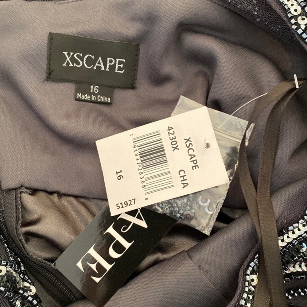 Xscape Beaded Bodice Embellished Short Sleeve Chiffon Gown in Charcoal Size 16 - Picture 13 of 13